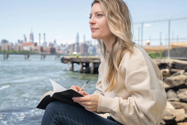 31 self-discovery journaling prompts. A months challenge to self-mastery.