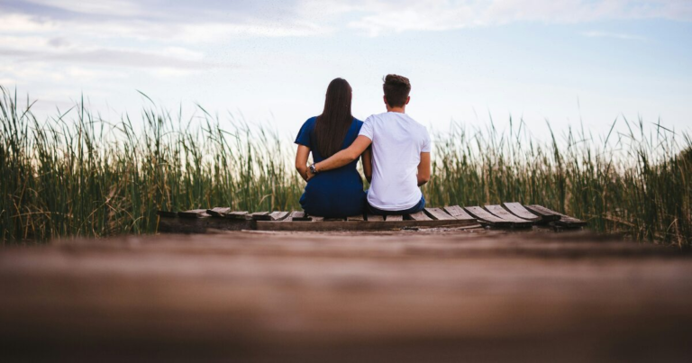 9 Tips for dating as someone with anxious attachment (from experience)